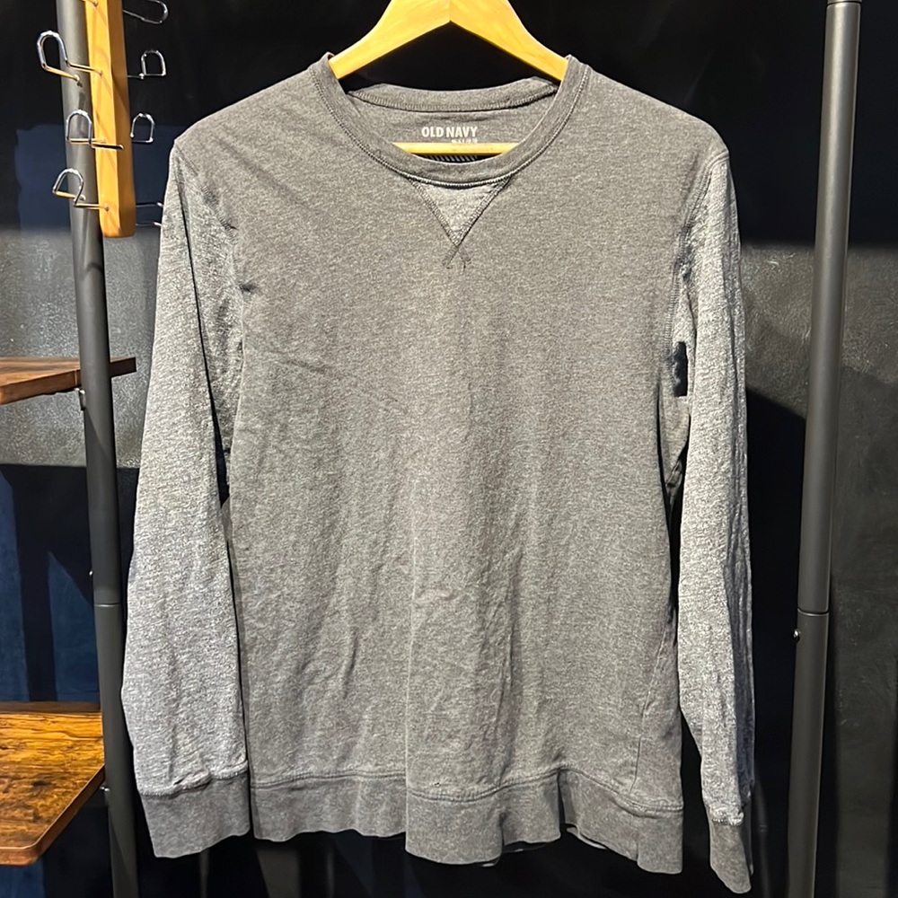 Old Navy Classic Grey on Gray long sleeve T-shirt size Large Very nice